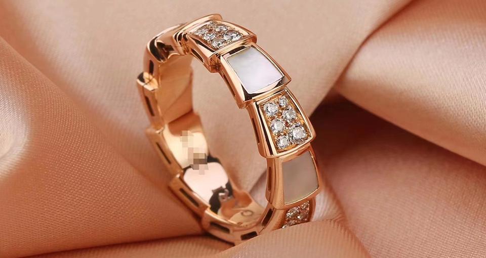 寶格麗戒指回收打幾折 揭秘寶格麗戒指鑒定真?zhèn)畏椒? />
                            </a>
                            <div   id=