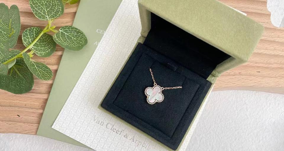 梵克雅寶和寶格麗哪個(gè)品牌好