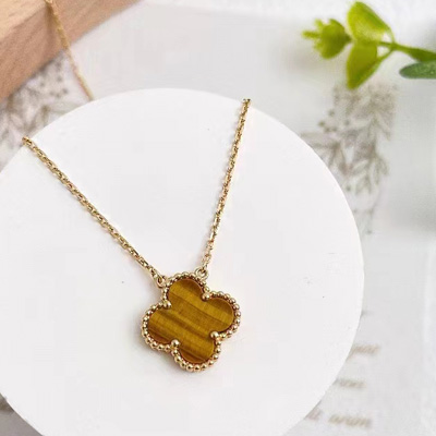 梵克雅寶和施華洛世奇哪個(gè)好.jpg 梵克雅寶和施華洛世奇哪個(gè)好.jpg