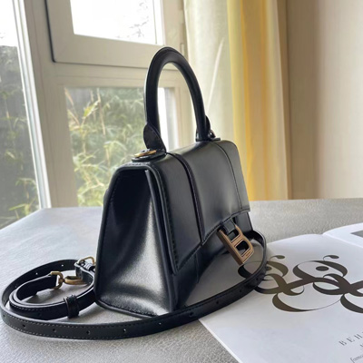 長(zhǎng)沙哪里回收巴黎世家包包.jpg 長(zhǎng)沙哪里回收巴黎世家包包.jpg