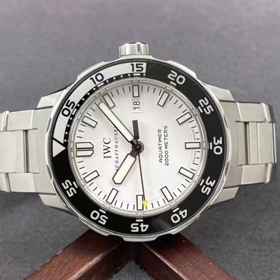 名牌手表回收需謹(jǐn)記這3大要素.jpg 名牌手表回收需謹(jǐn)記這3大要素.jpg