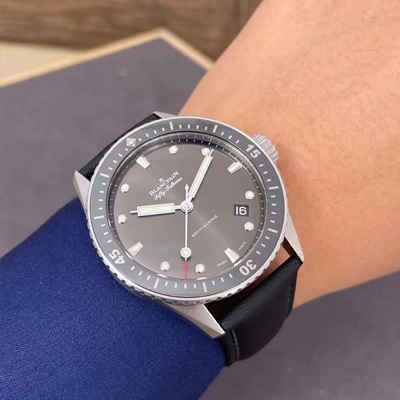 寶珀手表回收時(shí)這幾點(diǎn)千萬(wàn)要注意.jpg 寶珀手表回收時(shí)這幾點(diǎn)千萬(wàn)要注意.jpg