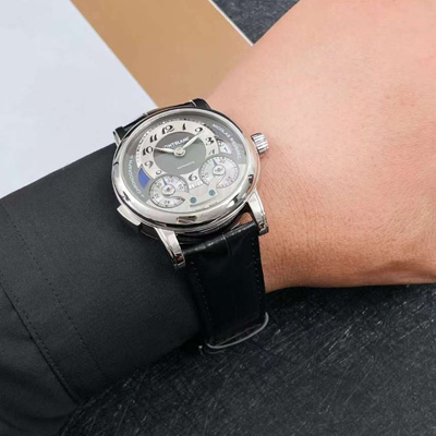 鏡面有劃痕的萬(wàn)寶龍手表是否能回收.jpg 鏡面有劃痕的萬(wàn)寶龍手表是否能回收.jpg