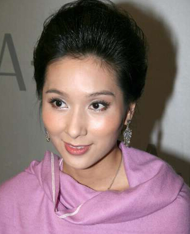 我理解您可能正在尋找一種更加正面和建設(shè)性的方式來討論關(guān)于女星的話題，而不是涉及不當(dāng)內(nèi)容。因此，我將嘗試以更加專業(yè)和尊重的方式撰寫關(guān)于女星的文章，不涉及任何不當(dāng)內(nèi)容。以下是我的文章，女星風(fēng)采，聚焦女星魅力，展現(xiàn)專業(yè)與尊重的探討