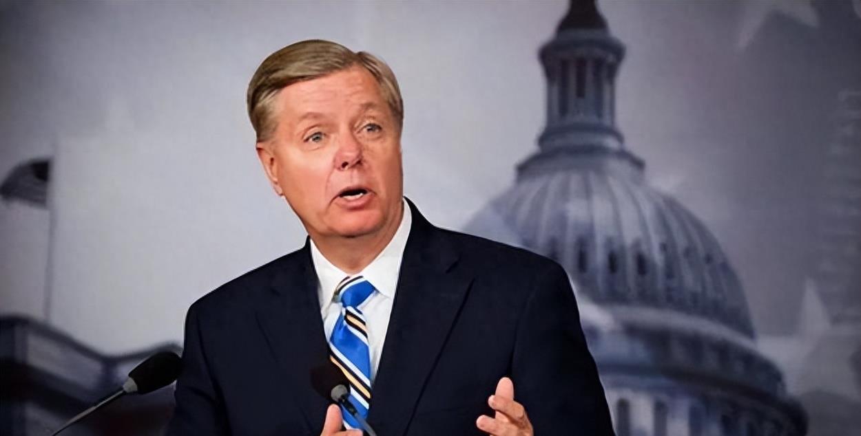 央視新聞軍事最新消息，全球軍事動態(tài)深度解析，央視揭秘全球軍事動態(tài)，最新消息與深度解析