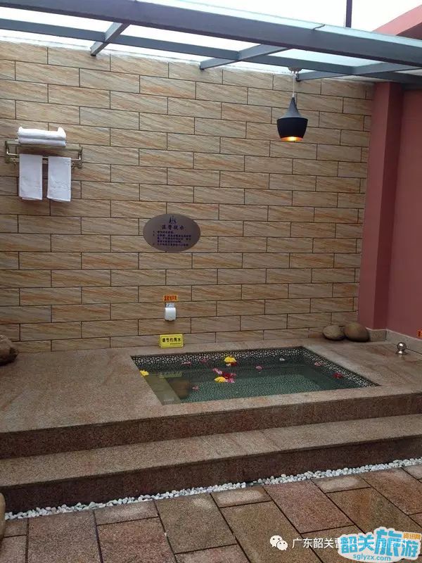 情侶泡溫泉單間價(jià)格指南，享受私密溫泉時(shí)光的費(fèi)用解析，情侶泡溫泉單間價(jià)格大全，私密溫泉時(shí)光費(fèi)用解析