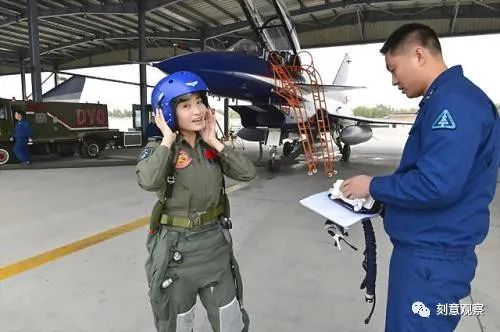 殲十女飛行員英勇犧牲，現(xiàn)場(chǎng)慘烈震撼人心，殲十女飛行員英勇犧牲，現(xiàn)場(chǎng)慘烈令人悲痛