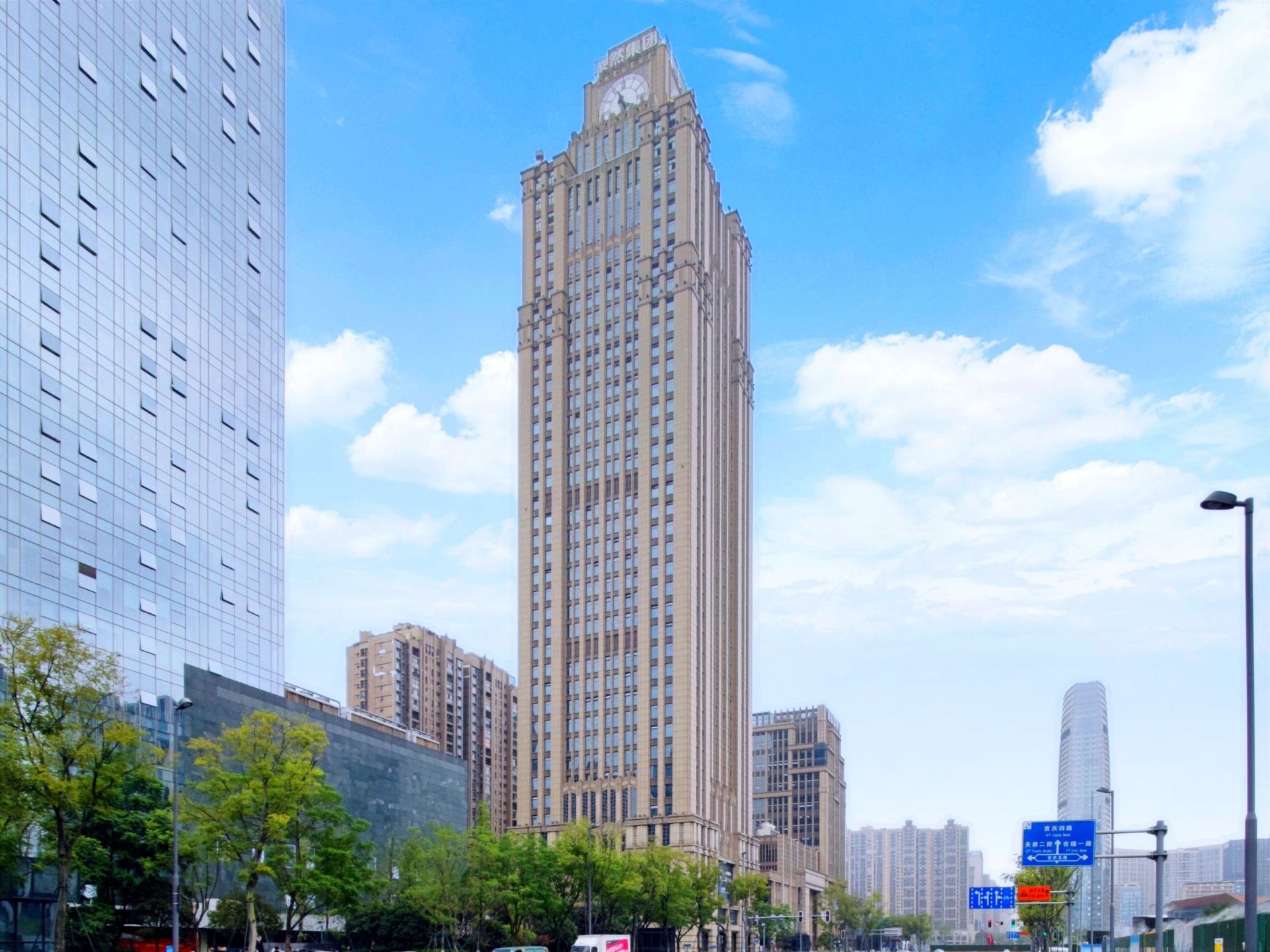 皇庭國際，引領(lǐng)奢華生活的新標(biāo)桿，皇庭國際，奢華生活新標(biāo)桿