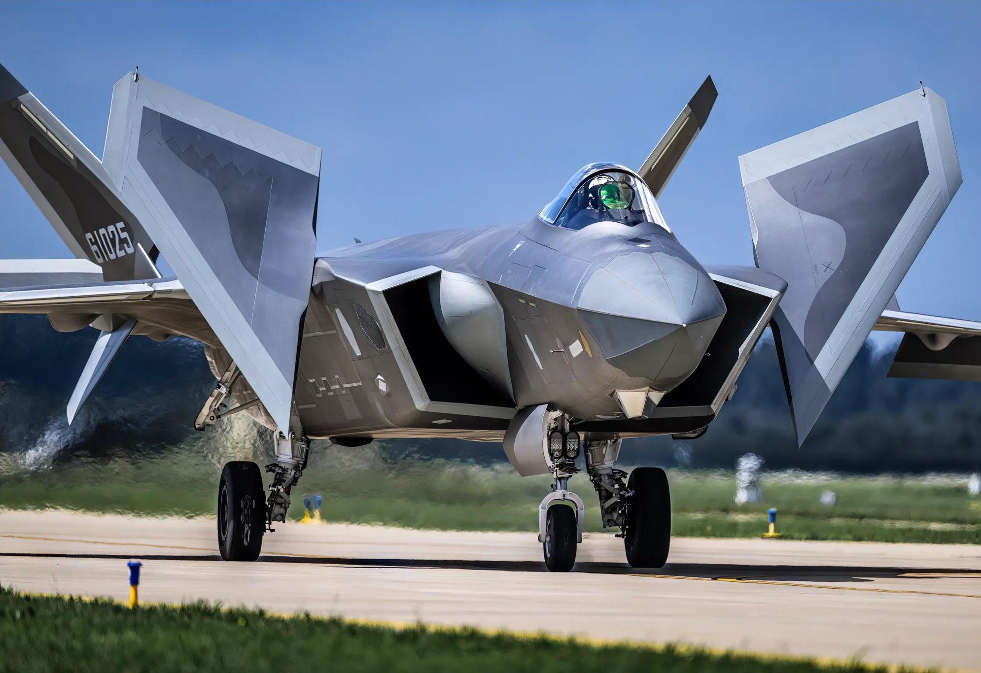 殲20B戰(zhàn)斗機(jī)最新消息，揭秘中國(guó)新一代空中霸主的發(fā)展動(dòng)態(tài)，揭秘殲20B戰(zhàn)斗機(jī)最新發(fā)展動(dòng)態(tài)，中國(guó)新一代空中霸主揭秘亮相