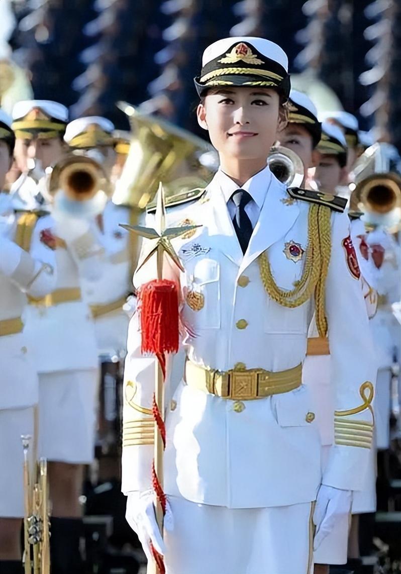 女兵儀仗隊圖片，展現(xiàn)力量與榮耀的絕美瞬間，女兵儀仗隊風(fēng)采，力量與榮耀的絕美瞬間圖片展示