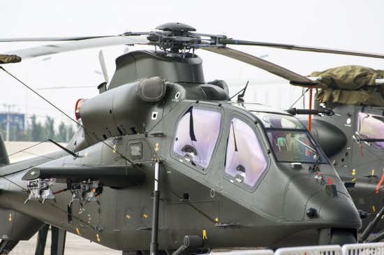 武直-10與阿帕奇直升機(jī)，誰(shuí)更勝一籌？，武直-10與阿帕奇直升機(jī)，誰(shuí)的技術(shù)與戰(zhàn)斗力更勝一籌？