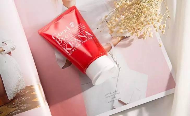 正確清理鼻子上的黑頭，打造無瑕肌膚的秘訣，無瑕肌膚秘訣，如何正確清理鼻子上的黑頭？