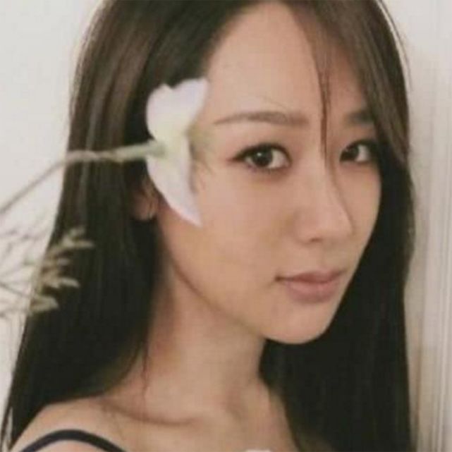 揭秘70多位明星素顏照背后的故事，揭秘明星素顏照背后的故事，探尋70多位明星的真實(shí)面孔與故事