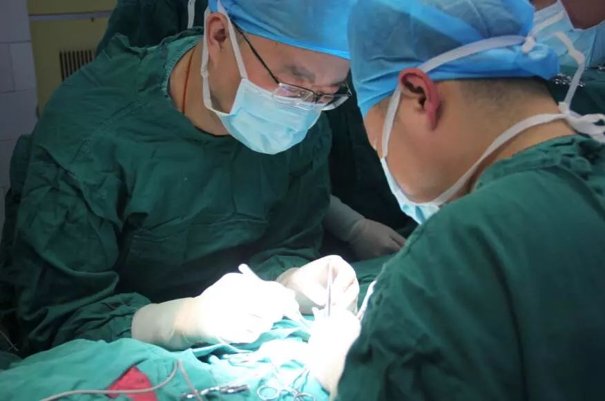 男人下面流膿小便刺痛，原因、診斷與治療方法，男性泌尿問題解析，流膿、小便刺痛的原因、診斷與治療方法