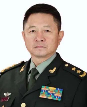 新疆軍區(qū)歷任司令員及其歷史貢獻(xiàn)，新疆軍區(qū)歷任司令員及其歷史貢獻(xiàn)概覽
