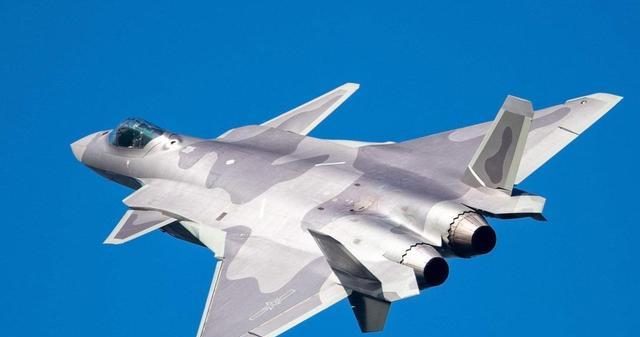 F-22戰(zhàn)斗機(jī)與殲-20對比，現(xiàn)代空中霸主之爭，F(xiàn)-22與殲-20，現(xiàn)代空中霸主之爭對比解析