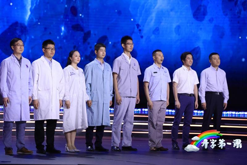 國(guó)慶70周年閱兵觀后感，國(guó)慶70周年閱兵震撼心靈，民族自豪感油然而生