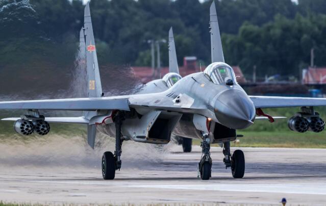 殲擊機(jī)殲-11B，探索中國先進(jìn)戰(zhàn)斗機(jī)的獨特魅力，殲-11B戰(zhàn)斗機(jī)的獨特魅力，中國先進(jìn)戰(zhàn)斗機(jī)的探索之旅