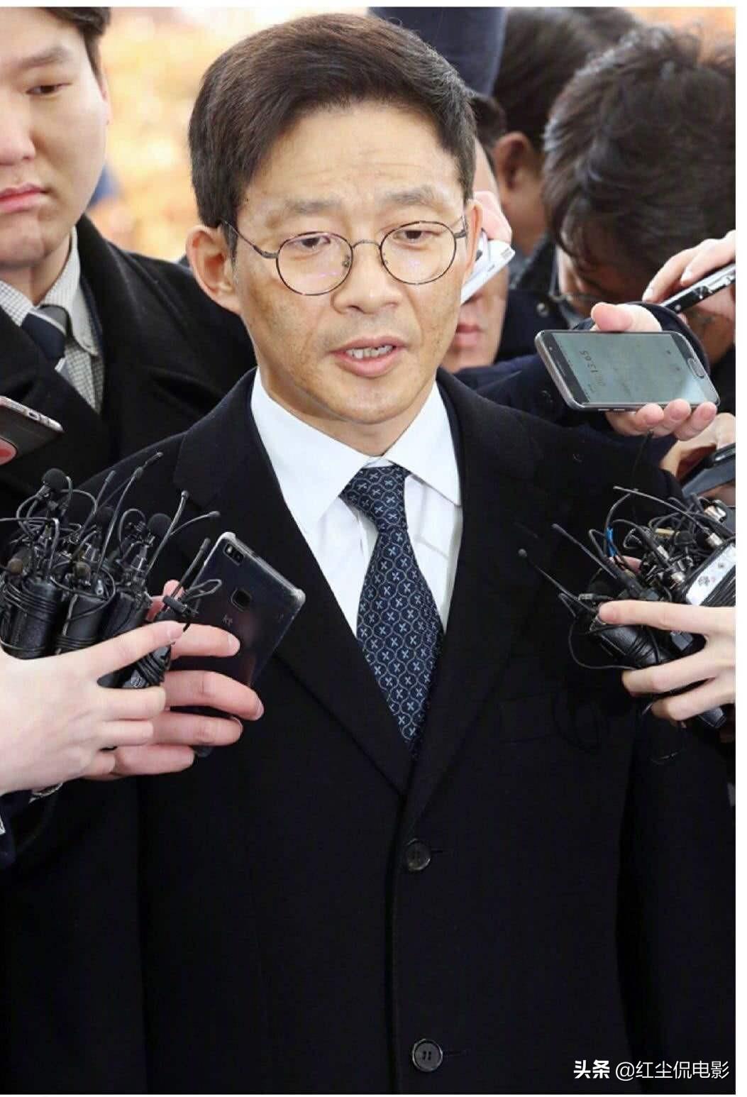 韓國(guó)娛樂圈的水有多深，探究背后的復(fù)雜性與真相，韓國(guó)娛樂圈背后的復(fù)雜性真相探究