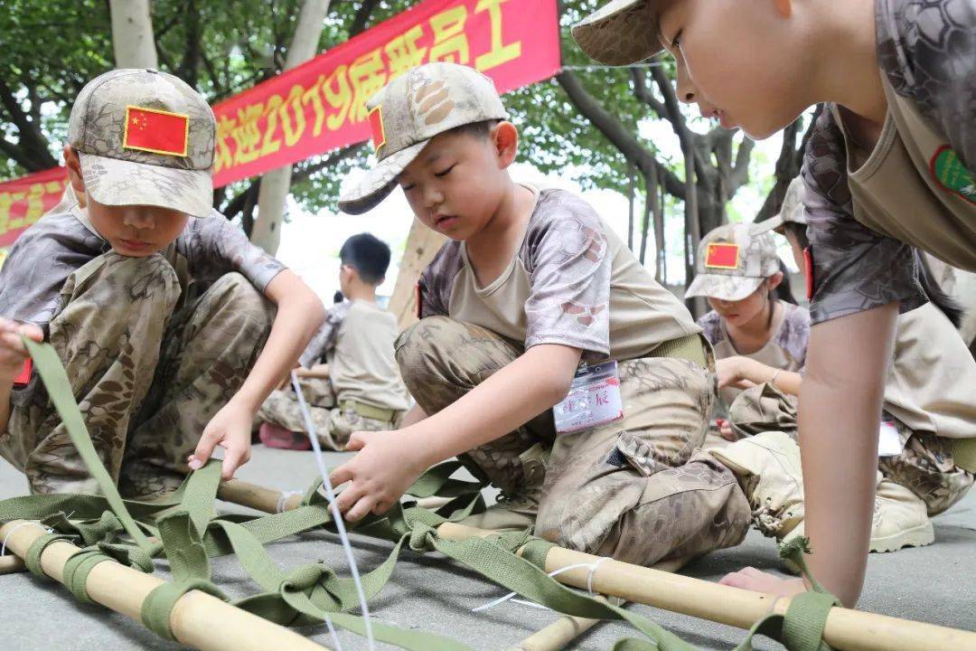 軍事夏令營的收獲與感受，體驗成長的力量，軍事夏令營的成長之旅，收獲、感受與力量的體驗