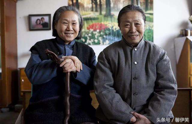 王茜華一家四口全家福，溫馨幸福的家庭生活展現(xiàn)，王茜華一家四口全家福，幸福家庭的溫馨瞬間