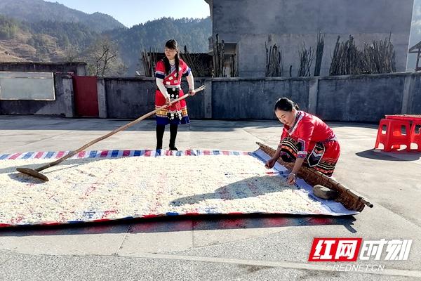 劉伯溫一肖大公開(kāi)m結(jié)婚當(dāng)天