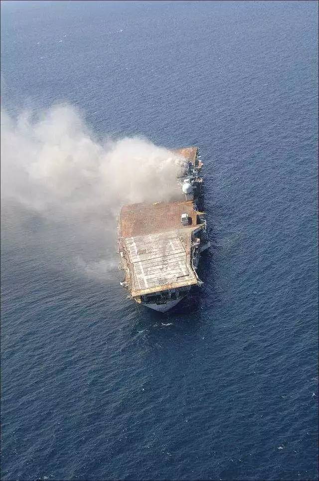 美國航母被擊沉了嗎？真相揭秘與深度解析，美國航母是否被擊沉？真相深度解析與揭秘