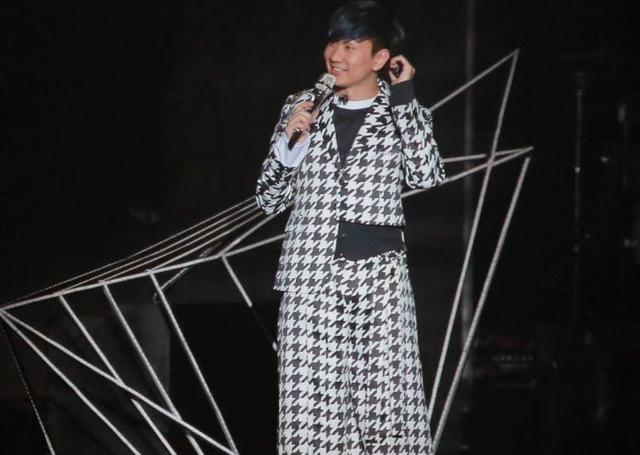 林俊杰遭遇風(fēng)波，究竟出了什么事？，林俊杰遭遇風(fēng)波，背后真相揭秘！