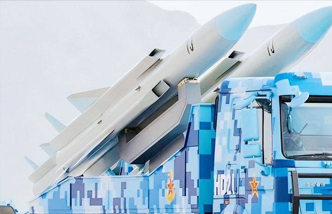 鷹擊-18反艦導(dǎo)彈，探索性能與優(yōu)勢(shì)，鷹擊-18反艦導(dǎo)彈，性能與優(yōu)勢(shì)解析