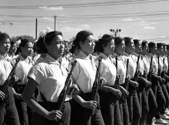 重溫歷史瞬間，1984年閱兵視頻完整版央視超清呈現(xiàn)，重溫歷史輝煌，央視超清呈現(xiàn)1984年閱兵盛典