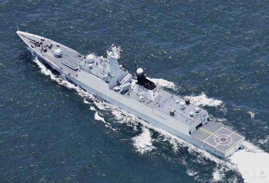 遼寧艦現(xiàn)身沖繩海域，展現(xiàn)中國(guó)海軍力量的堅(jiān)定立場(chǎng)，遼寧艦沖繩海域亮相，彰顯中國(guó)海軍堅(jiān)定立場(chǎng)與力量