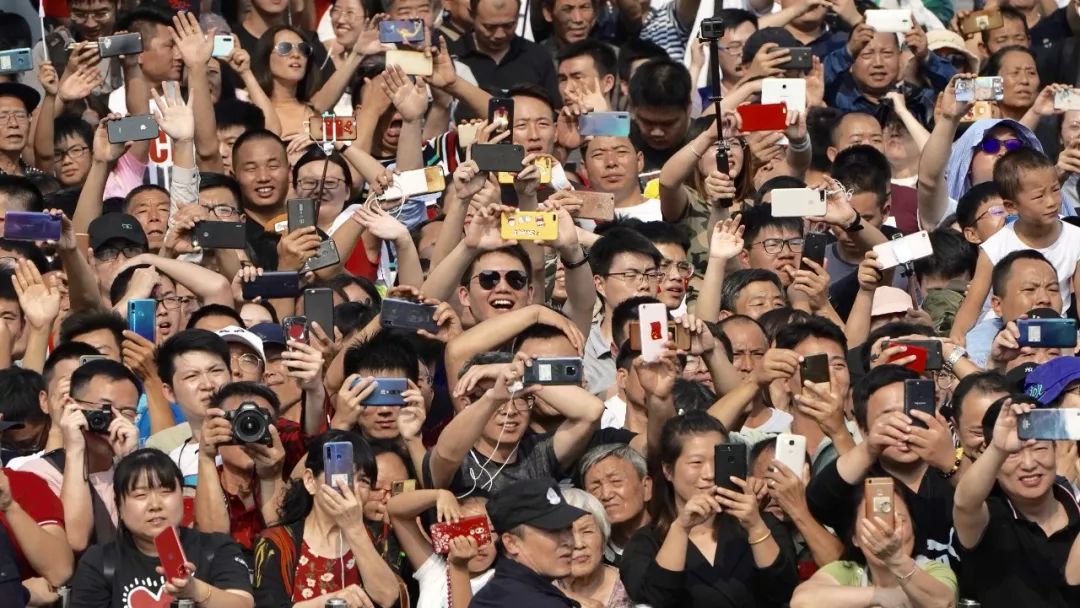 慶祝盛典，70周年閱兵式高清完整版直播，「70周年閱兵盛典高清直播，慶祝盛典的壯麗畫卷」