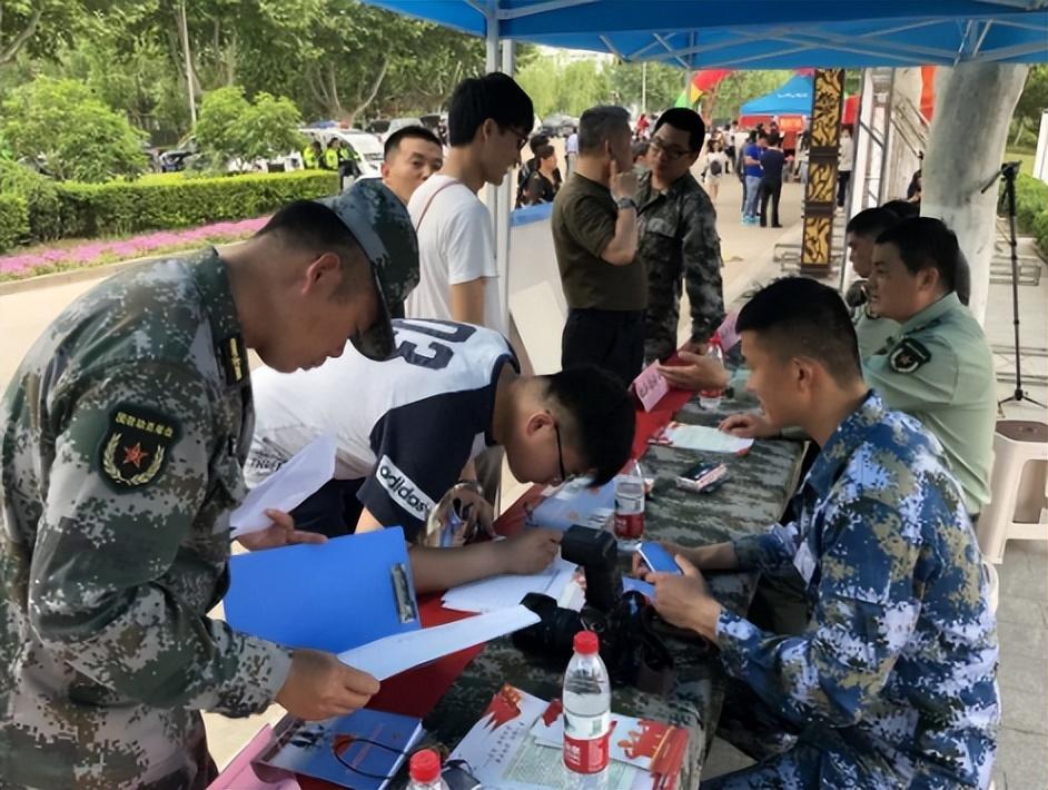 大學(xué)生義務(wù)兵兩年退伍政策詳解，大學(xué)生義務(wù)兵兩年退伍政策全面解讀