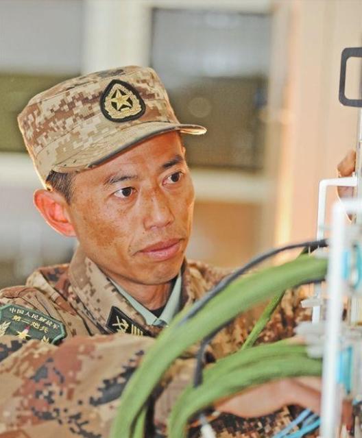 揭秘軍士長，職責(zé)、角色與地位解析，軍士長職責(zé)、角色與地位的深度解析與揭秘