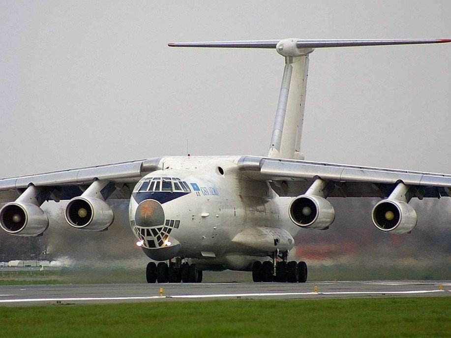 最大的運(yùn)輸機(jī)，安塔利亞航空的巨無(wú)霸，引領(lǐng)航空運(yùn)輸新時(shí)代的先鋒力量，安塔利亞航空巨無(wú)霸運(yùn)輸機(jī)，引領(lǐng)航空新時(shí)代的先鋒力量