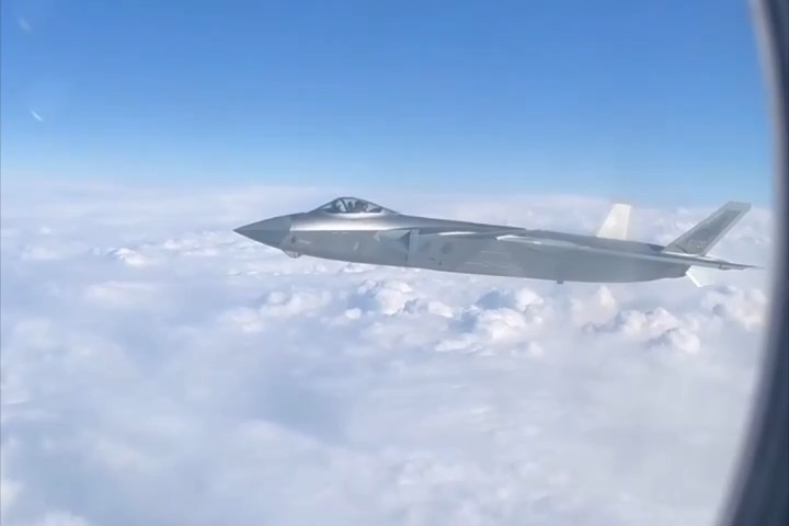 雙翼舞空，殲-20護(hù)航英雄榮耀，殲-20護(hù)航英雄榮耀，雙翼舞空之榮耀時刻