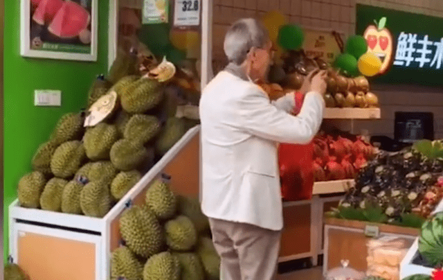 新澳門一碼一肖一特一中水果爺爺?shù)拿孛芘c傳奇，澳門水果爺爺?shù)拿孛軅髌?，一碼一肖一特一中揭曉神秘面紗