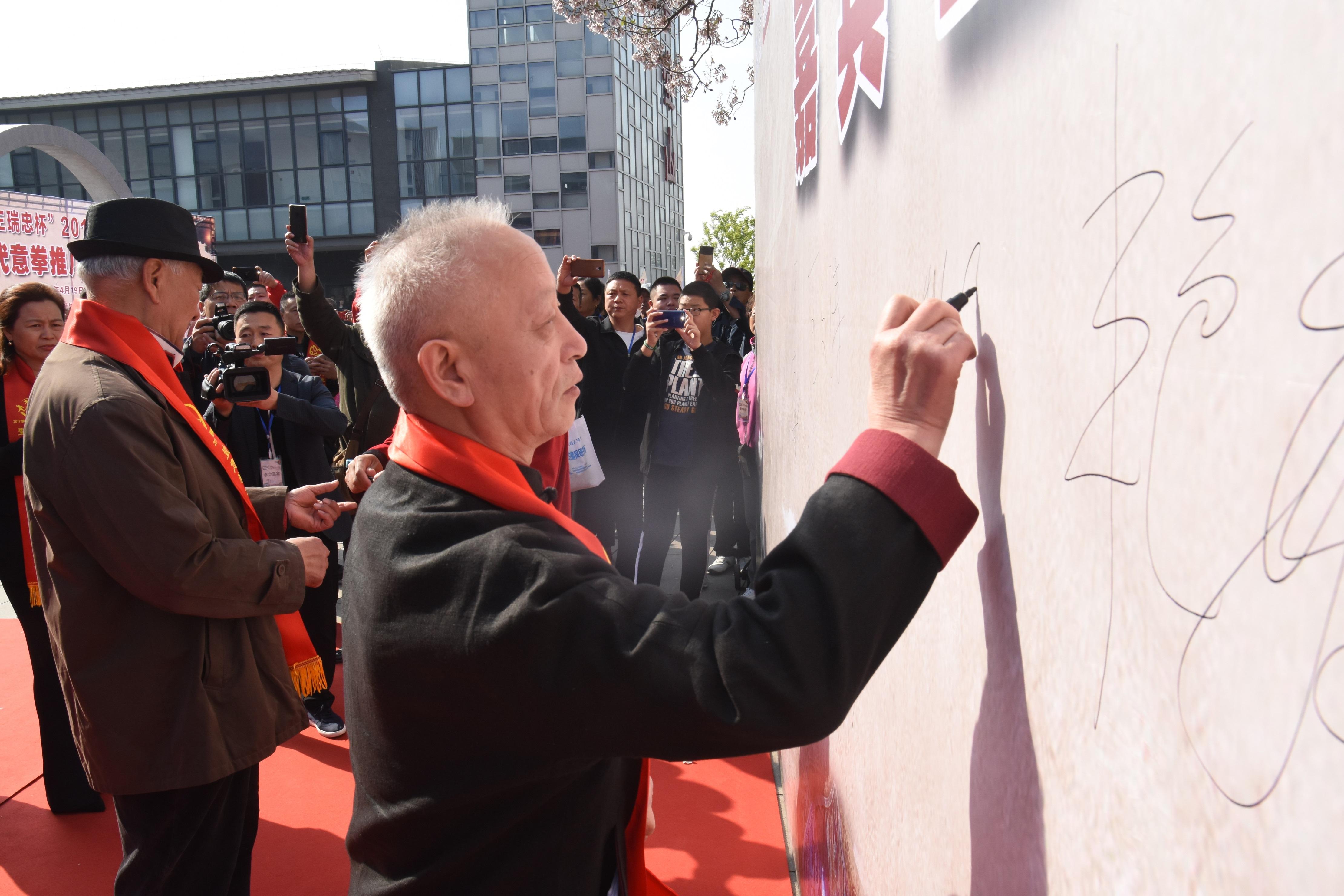 王中王論壇四肖選一，探索最佳策略與技巧，王中王論壇四肖選一，策略與技巧深度探索