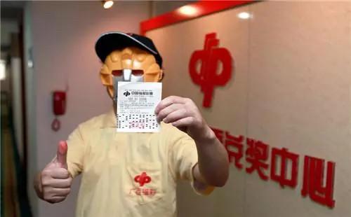 雙色球開獎結(jié)果，揭秘彩票背后的秘密與策略，揭秘雙色球開獎背后的秘密與策略，彩票背后的真相一網(wǎng)打盡！