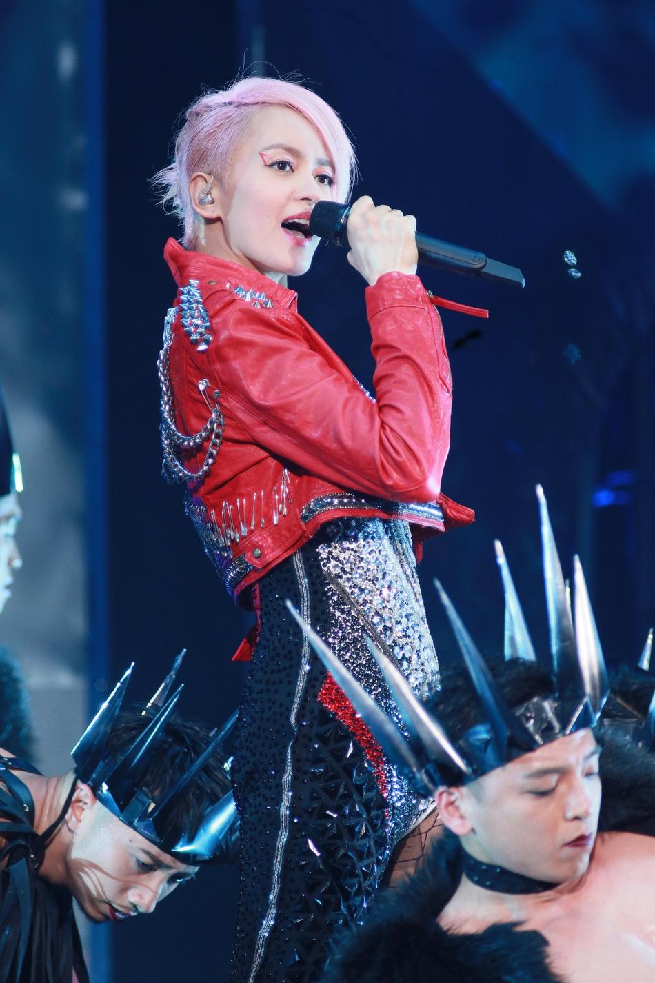 梁詠琪老公個人資料，深度探究塞薩爾·柏杜個人資料與背景，梁詠琪老公塞薩爾·柏杜深度個人資料探究