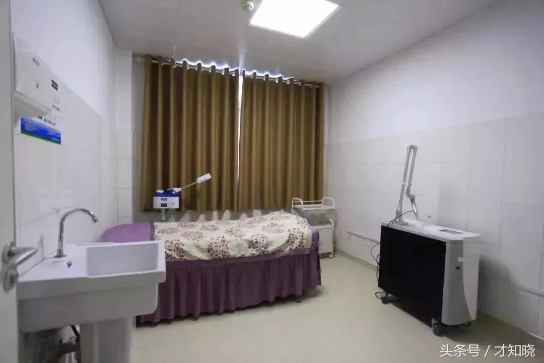 關(guān)于痤瘡激光治療的價(jià)格解析，一次多少錢(qián)？，痤瘡激光治療價(jià)格解析，單次費(fèi)用知多少？