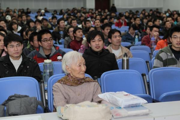 錢(qián)學(xué)森的勵(lì)志故事，追求卓越，矢志不渝，錢(qián)學(xué)森的卓越追求，矢志不渝的勵(lì)志傳奇