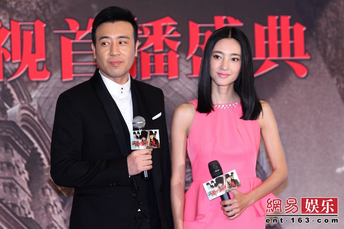 王麗坤承認(rèn)戀情于和偉，星光之戀引發(fā)娛樂(lè)熱潮，王麗坤與于和偉戀情曝光，星光之戀引爆娛樂(lè)熱議