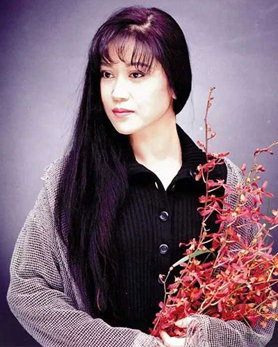 李麗芬個人資料及照片，揭開神秘面紗，展現(xiàn)真實(shí)風(fēng)采，李麗芬真實(shí)風(fēng)采揭秘，個人資料與照片一覽無余