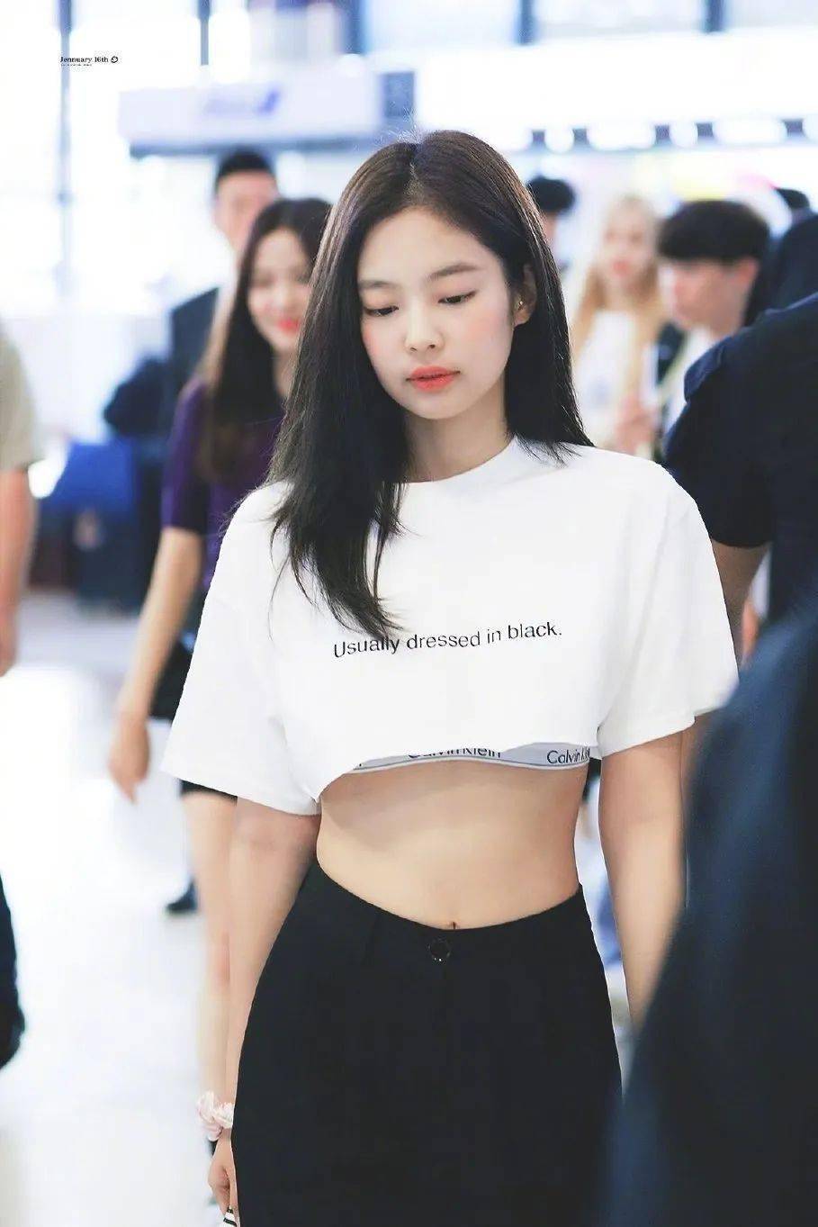 女明星Jennie的時(shí)尚魅力與獨(dú)特風(fēng)采——超越服裝界限的藝術(shù)展現(xiàn)，Jennie的時(shí)尚魅力與獨(dú)特風(fēng)采，超越服裝界限的藝術(shù)典范