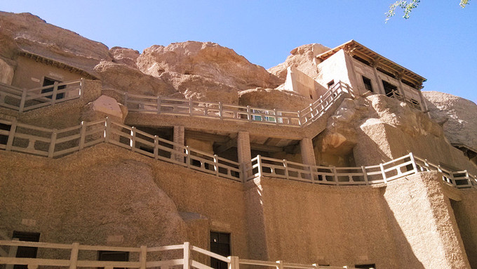 莫高窟與月牙泉，一天能否盡攬其美？，莫高窟與月牙泉，一日游盡攬大漠神韻