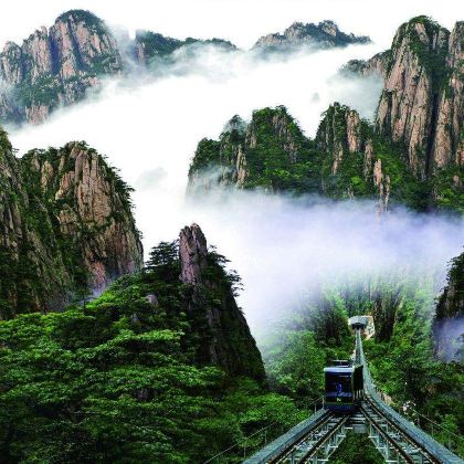 黃山當(dāng)?shù)馗鷪F(tuán)游，探索美麗的自然奇觀與歷史文化遺跡，黃山跟團(tuán)游，探尋自然奇觀與歷史文化遺跡之旅