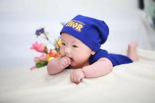 一周歲寶寶發(fā)育標(biāo)準(zhǔn)，一周歲寶寶成長(zhǎng)里程碑發(fā)育標(biāo)準(zhǔn)