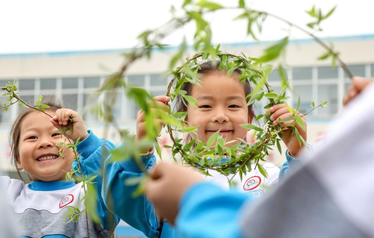 自閉癥是如何造成的，成因深度解析，自閉癥成因深度解析，探究其源頭與影響因素