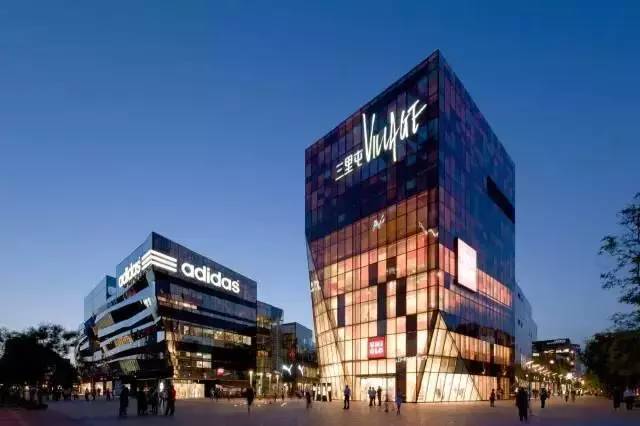 北京三里屯，時(shí)尚地標(biāo)與都市魅力的交匯點(diǎn)，北京三里屯，時(shí)尚地標(biāo)與都市魅力的交匯中心